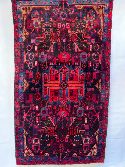 Handmade Persian Nahavand Rug 195 x 107 cm | 6.4 x 3.51 ft